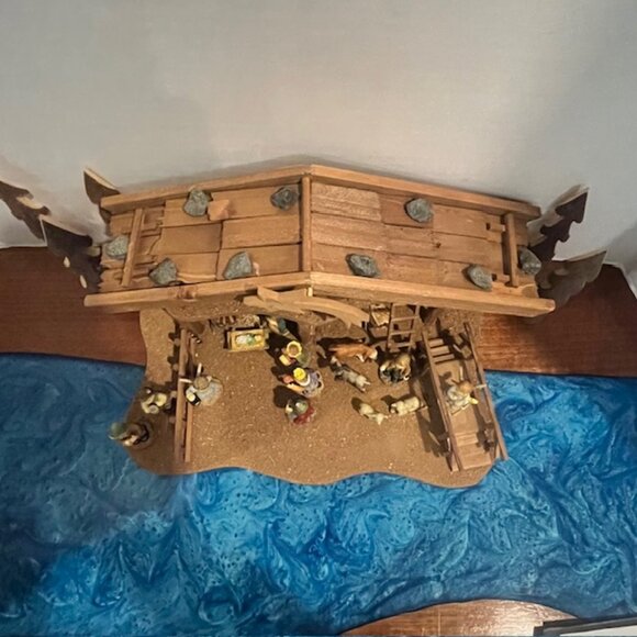 21 Piece M.J. Hummel Danbury Mint Miniature Children's Nativity Set - Picture 15 of 16